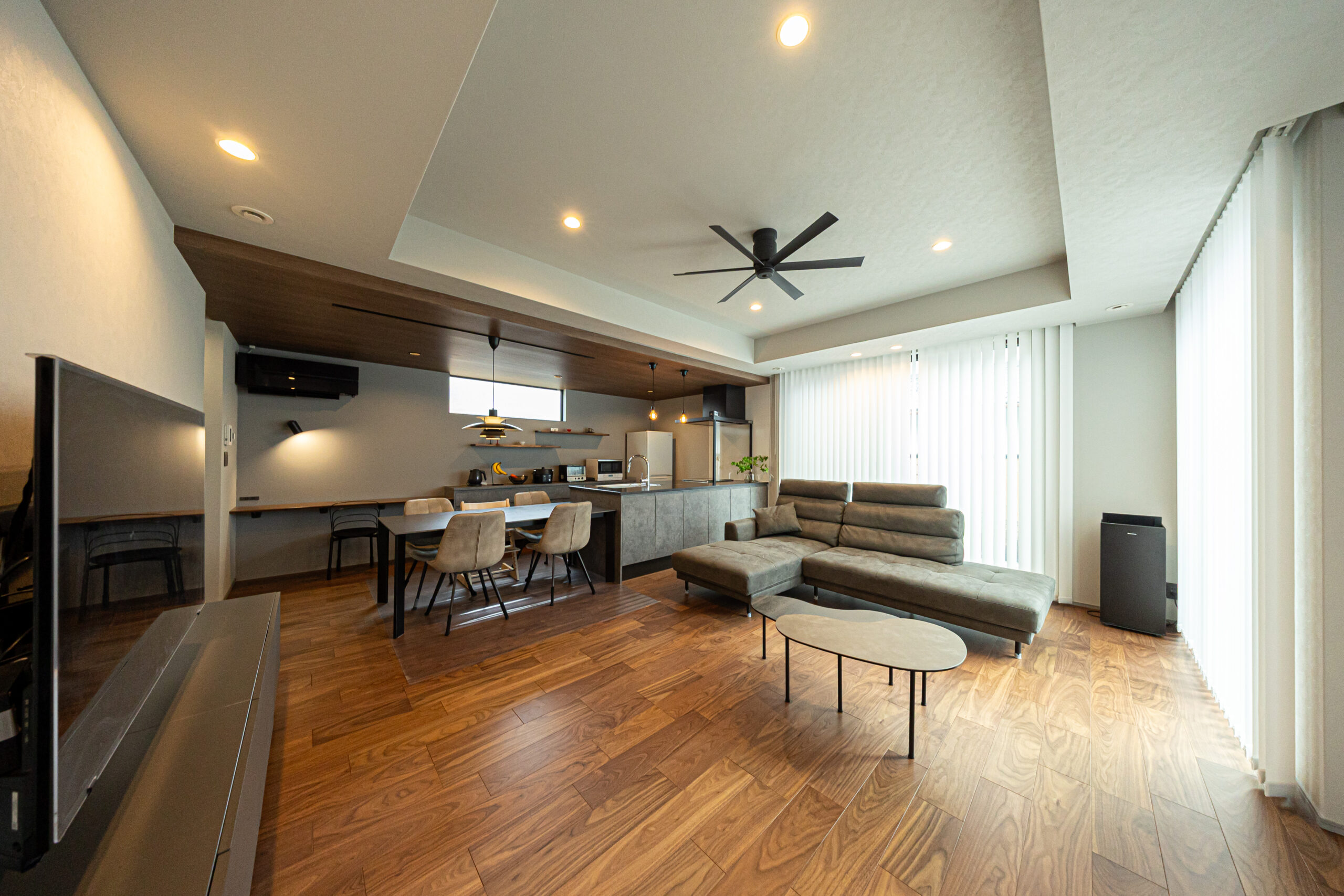 スマートに暮らせる半平屋のお家