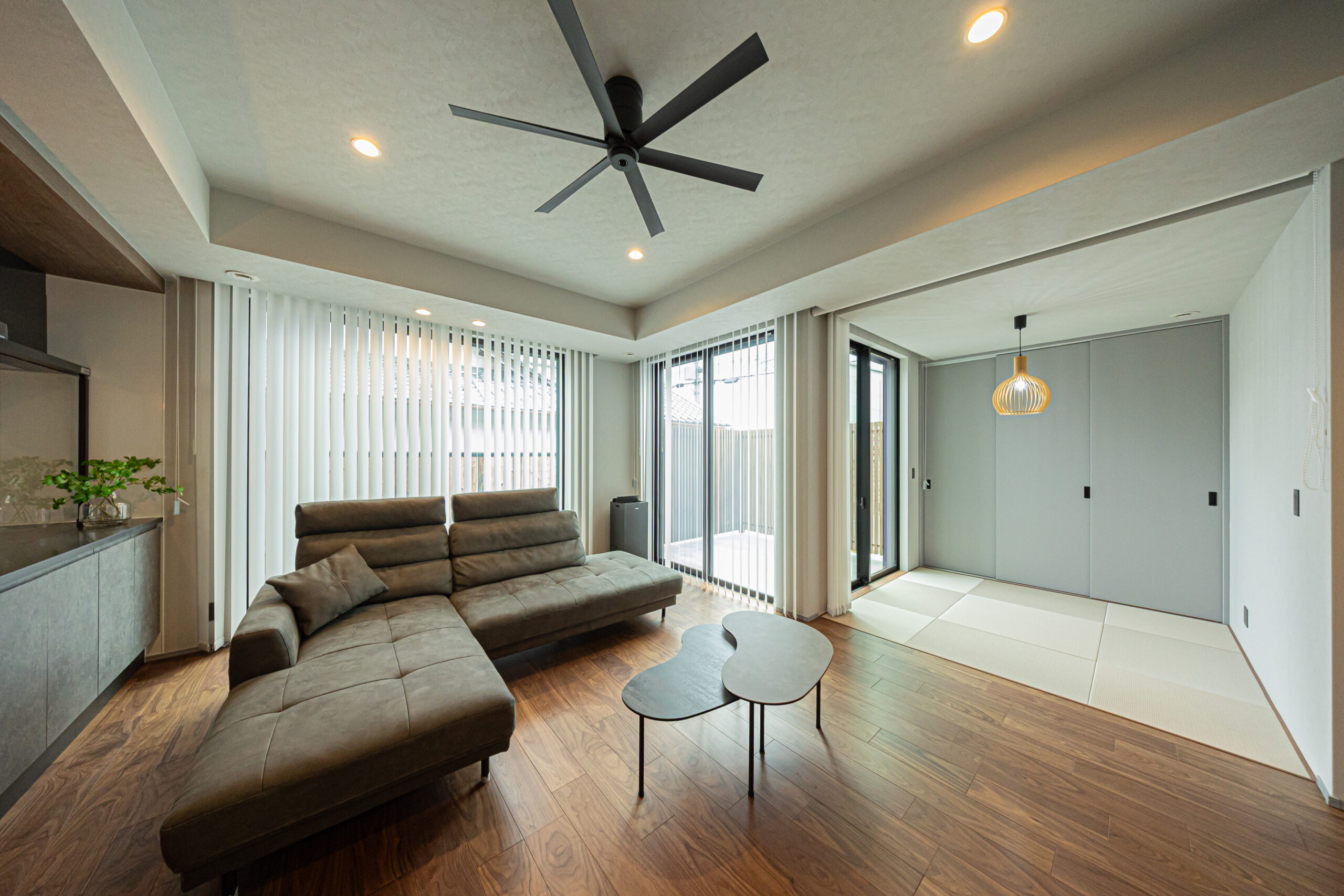 スマートに暮らせる半平屋のお家