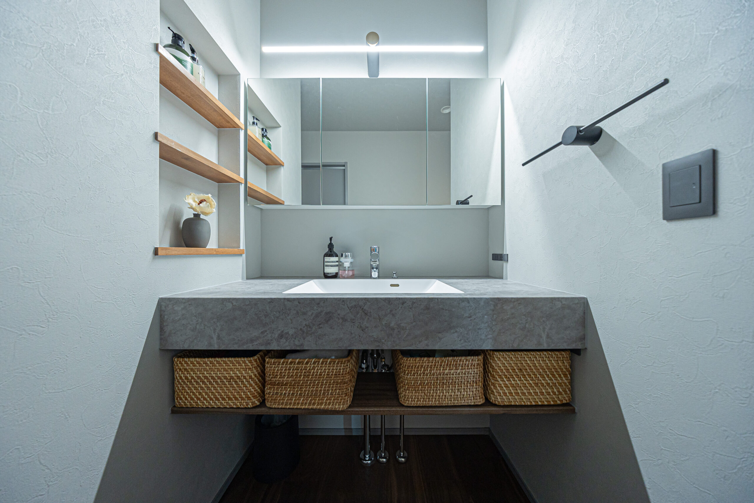 スマートに暮らせる半平屋のお家