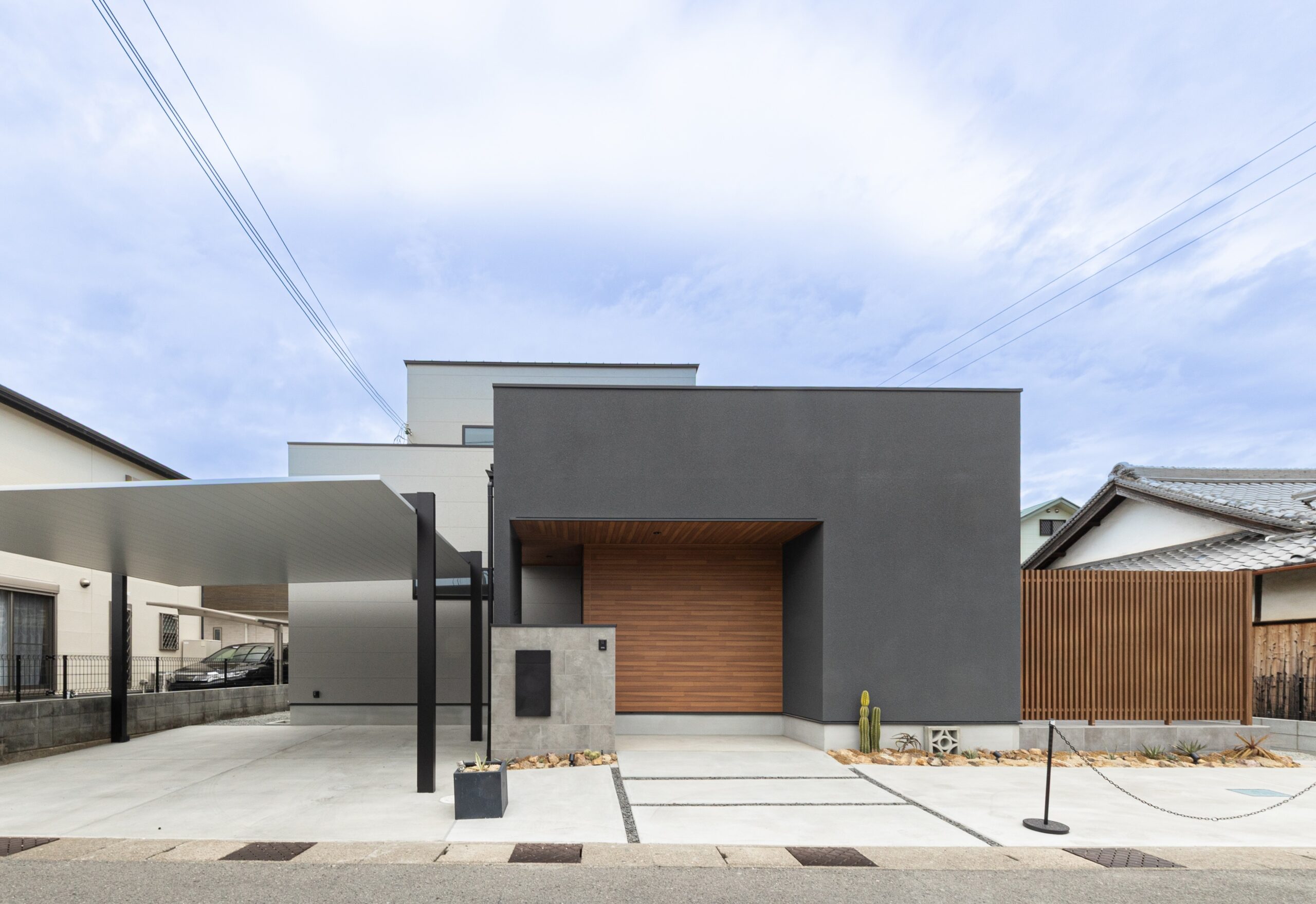 スマートに暮らせる半平屋のお家